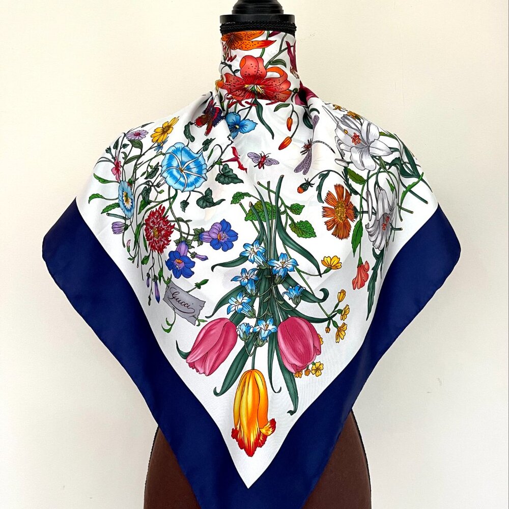 New Gucci Flora V. Accornero Floral White Blue Border Silk Scarf - Picture 2 of 14